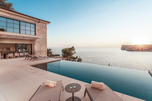 Stunning villa with sea views