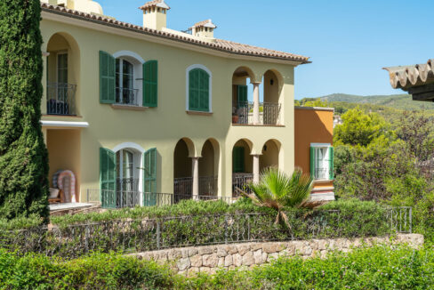 Mediterranean-style building exterior with green shutters, Sa Vinya Bendinat