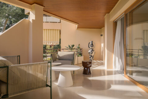 Terrace with sea and garden views, apartment in Bonanova