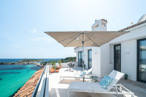 Penthouse with sea views and a large terrace