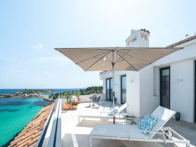 Penthouse with sea views and a large terrace