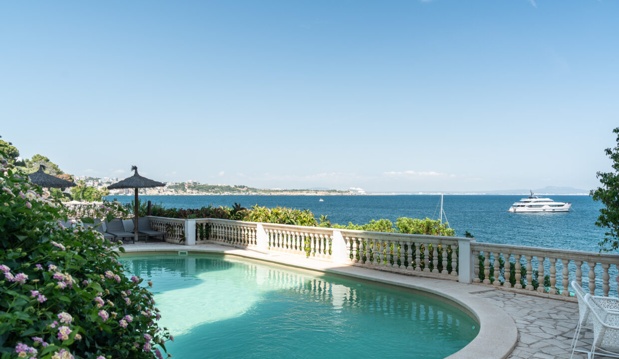Photo of a seaside pool - Cost of buying property in Mallorca